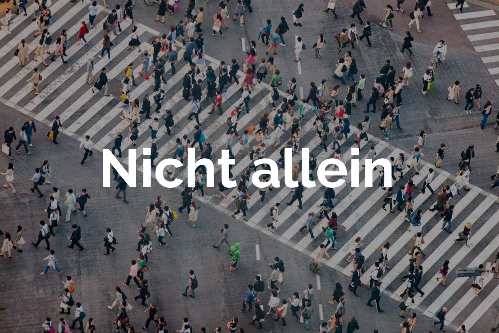 nicht-allein-Zebrastreifen_136677864